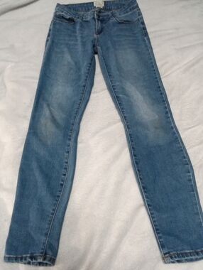 Harlow Size 28* Mid Rise Skinny Jeans